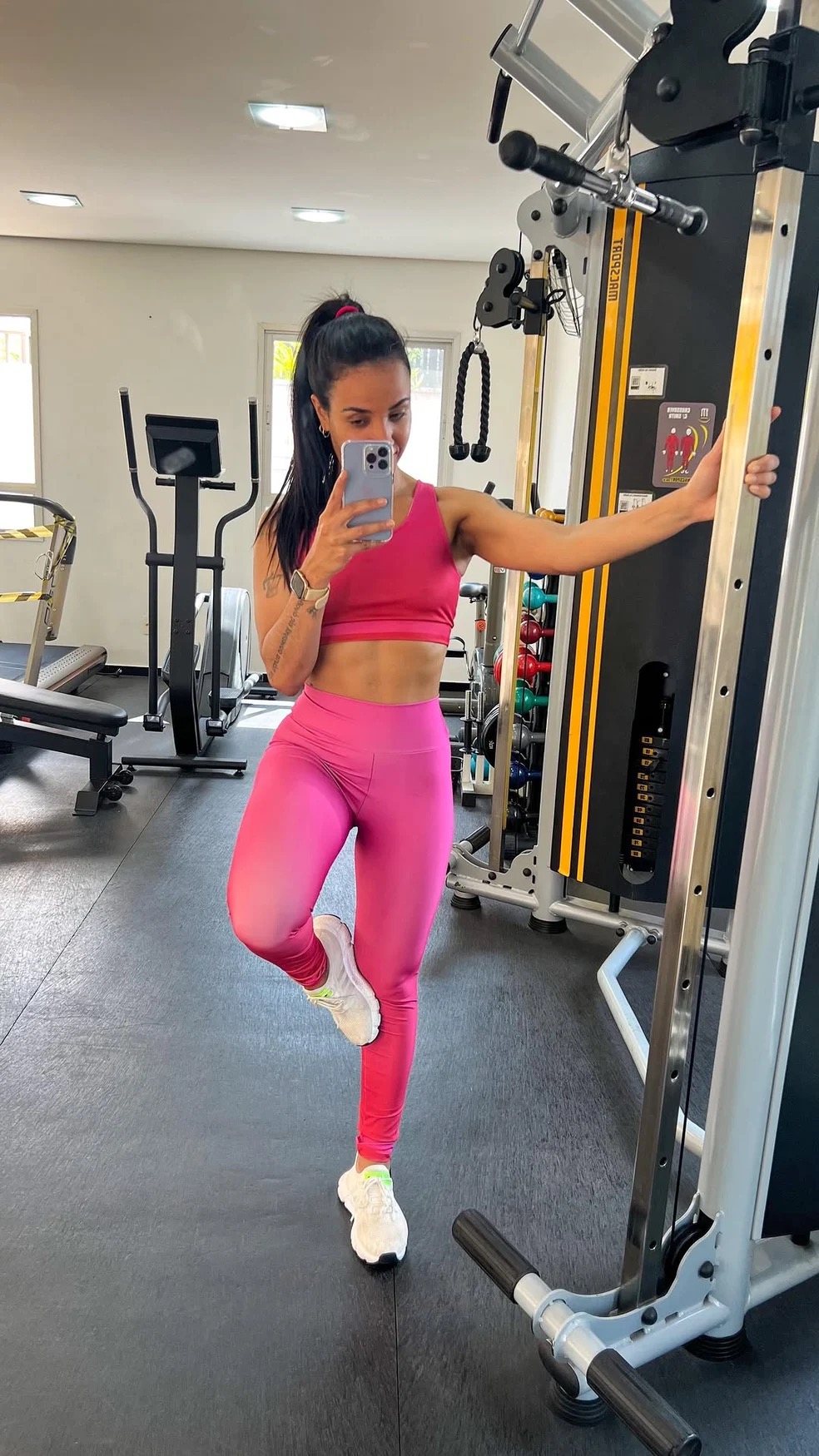 Cliente Lado Fit usando os produtos